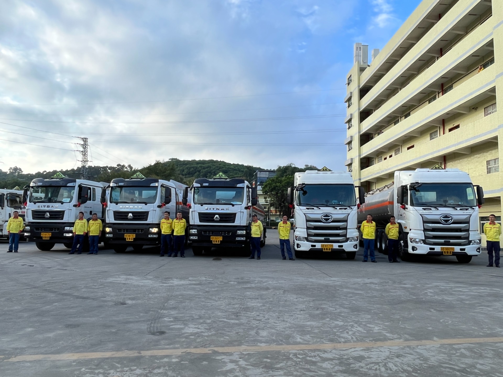 運(yùn)輸事業(yè)部新車出車